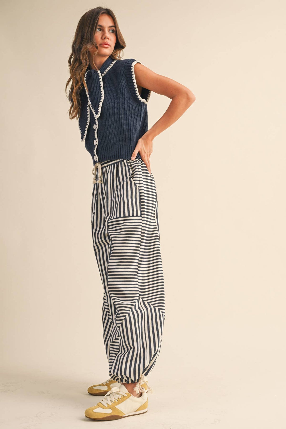 TIE NECK SWEATER VEST -Navy White