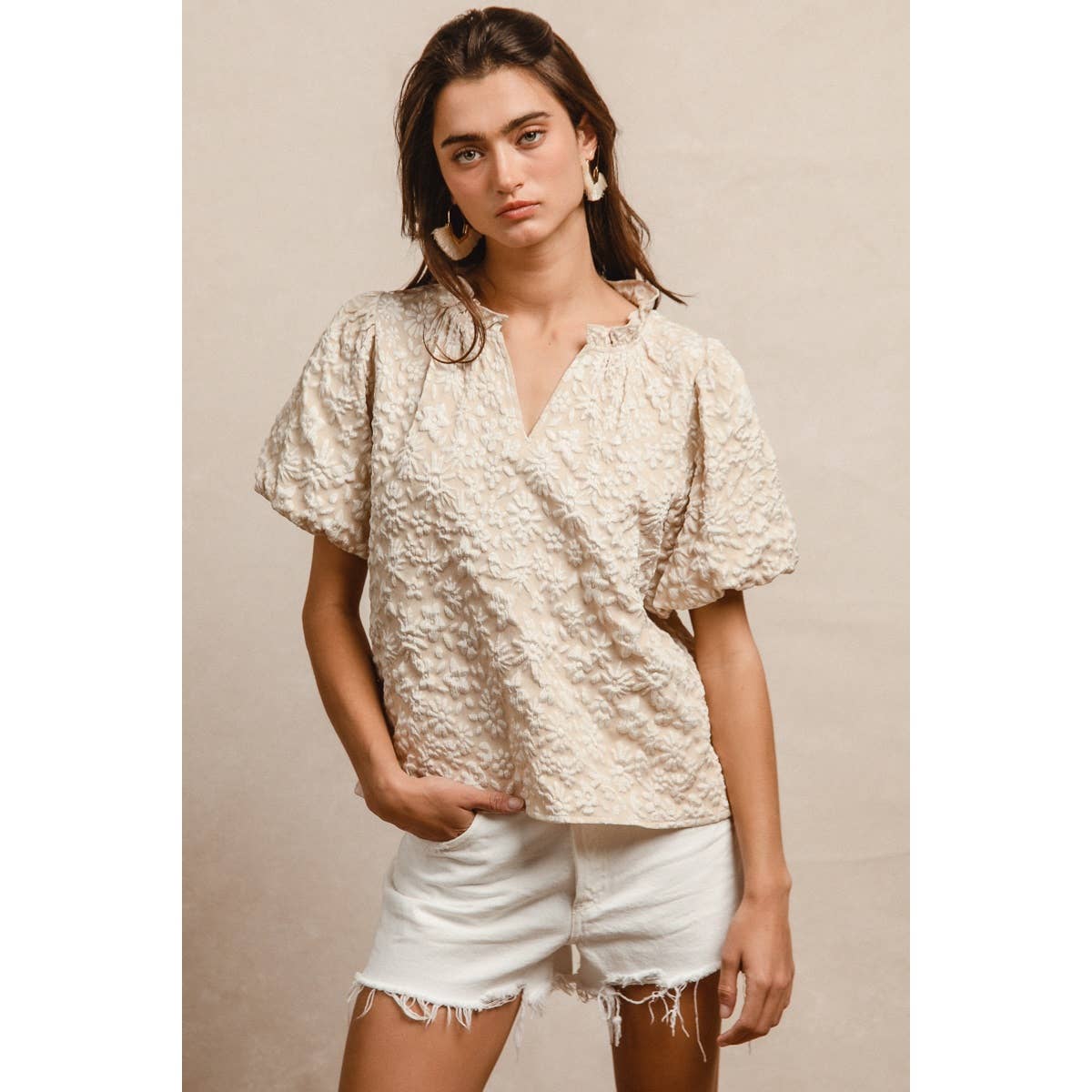 FLORAL PATTERN RUFFLED V-NECK TOP: FUCHSIA