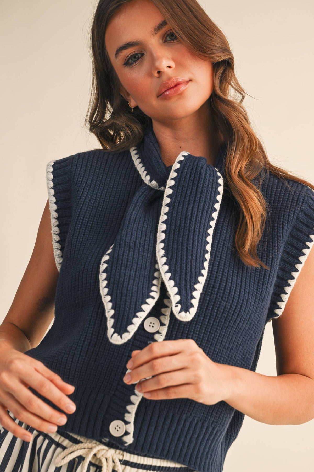 TIE NECK SWEATER VEST -Navy White
