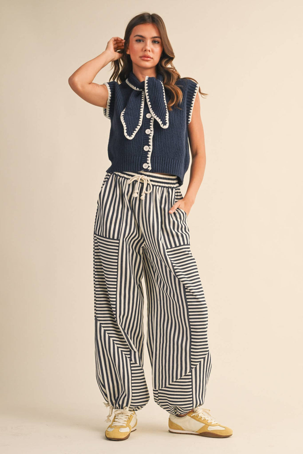 TIE NECK SWEATER VEST -Navy White
