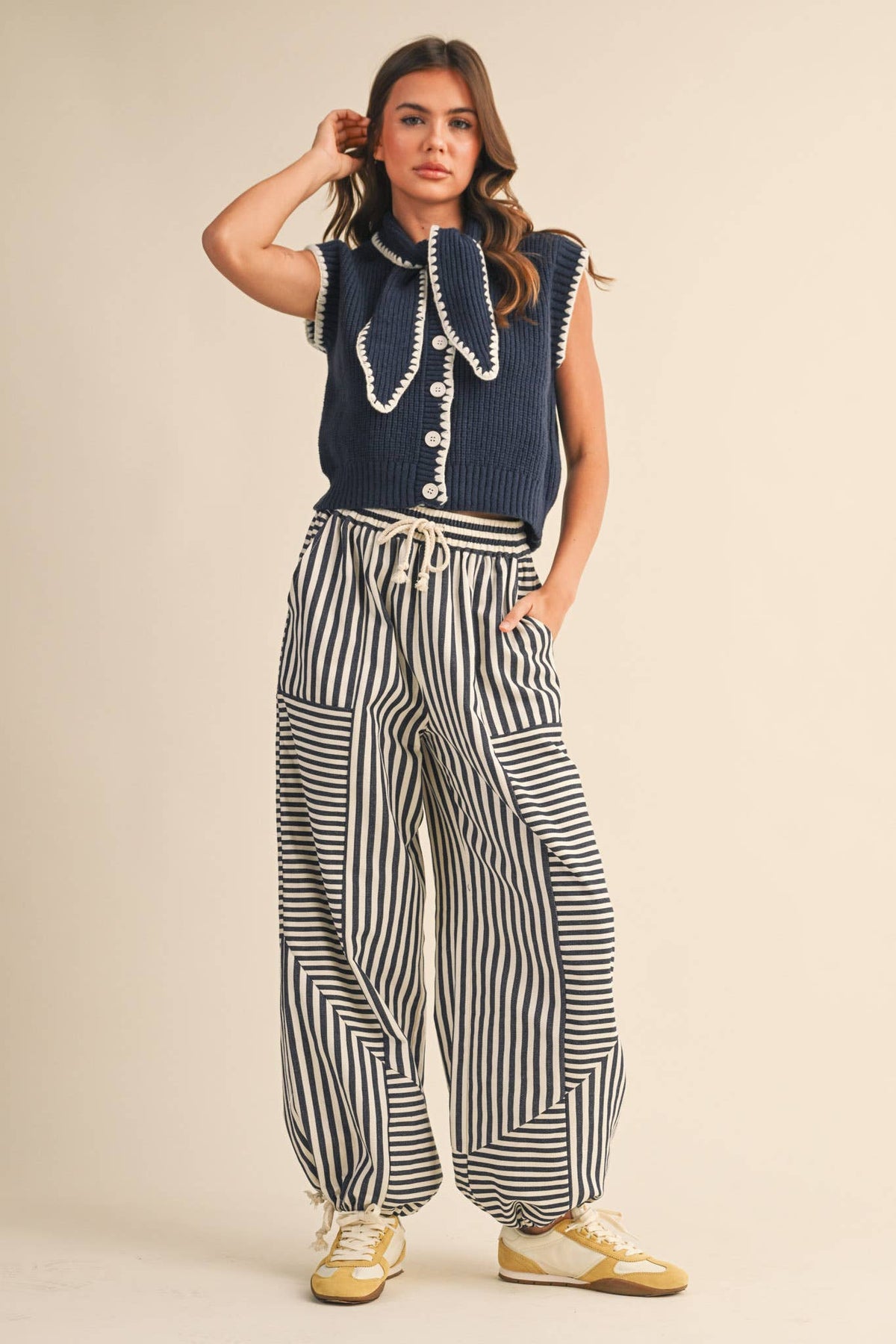 TIE NECK SWEATER VEST -Navy White