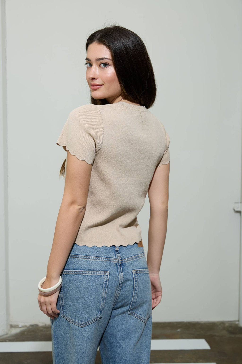 SCALLOPED SHORT SLEEVE BUTTON DOWN TOP : KHAKI