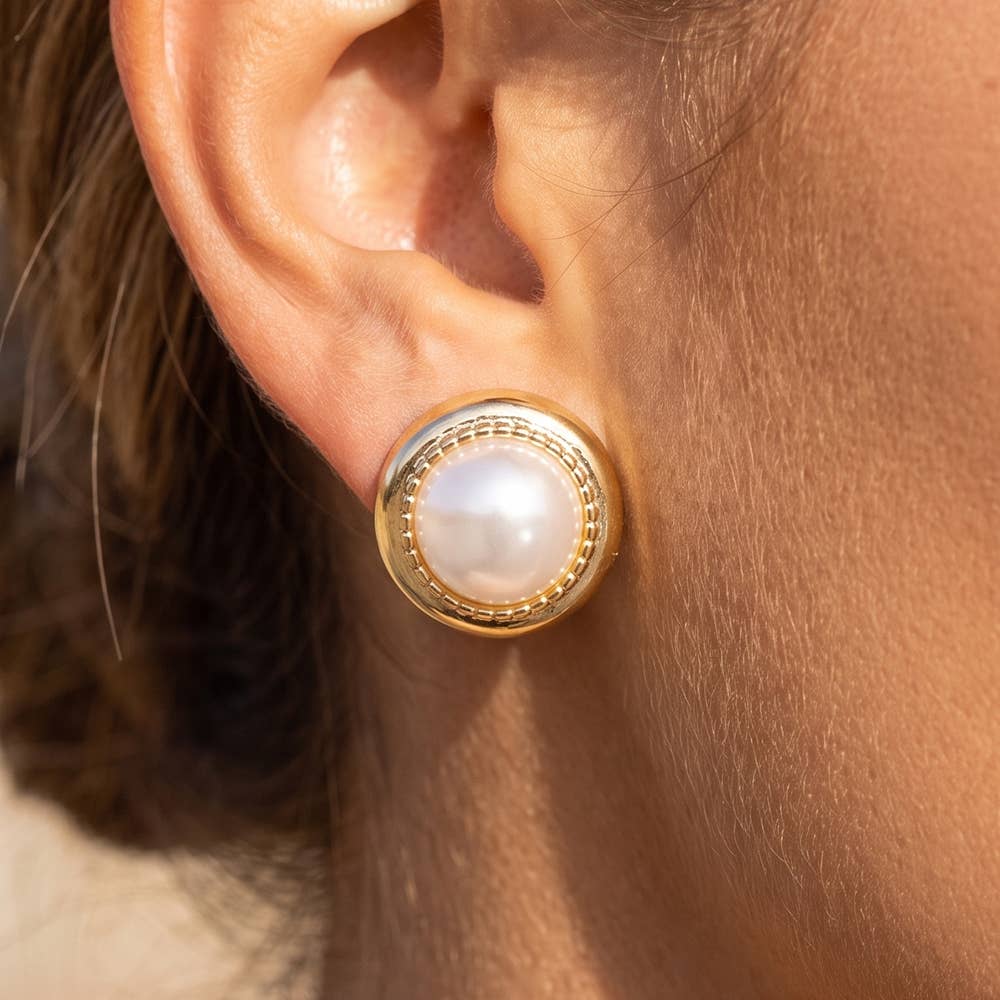 Rope Rim Round Pearl Button Stud Earrings: GOLD